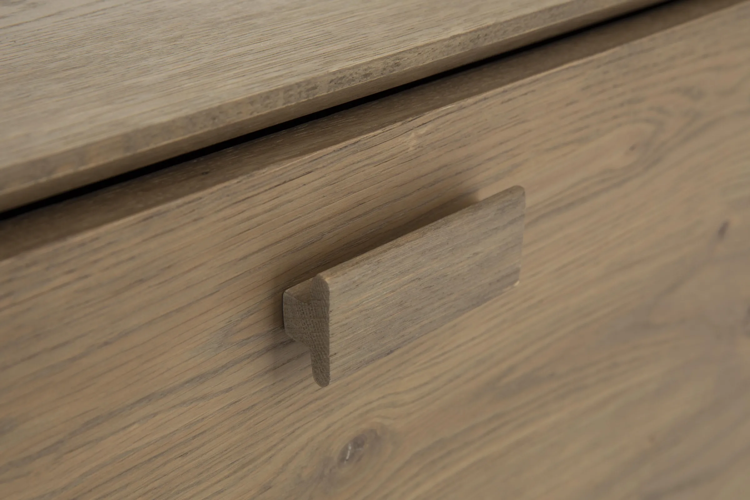 Flamant Aber, Schoenenrek, Verweerd Eikenhout, Met Kastroede^ Kasten