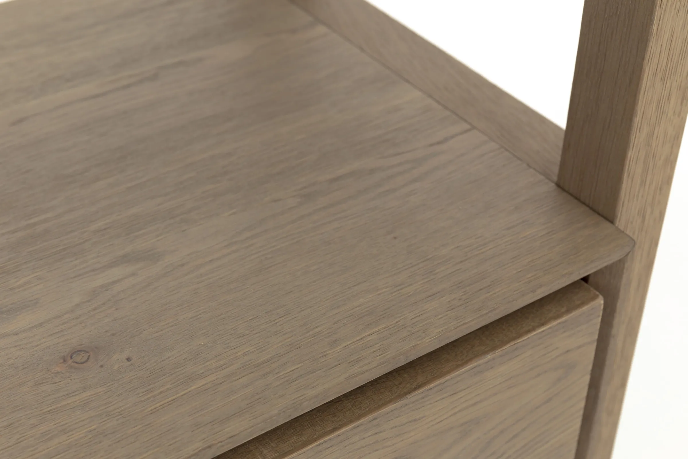 Flamant Aber, Schoenenrek, Verweerd Eikenhout, Met Kastroede^ Kasten