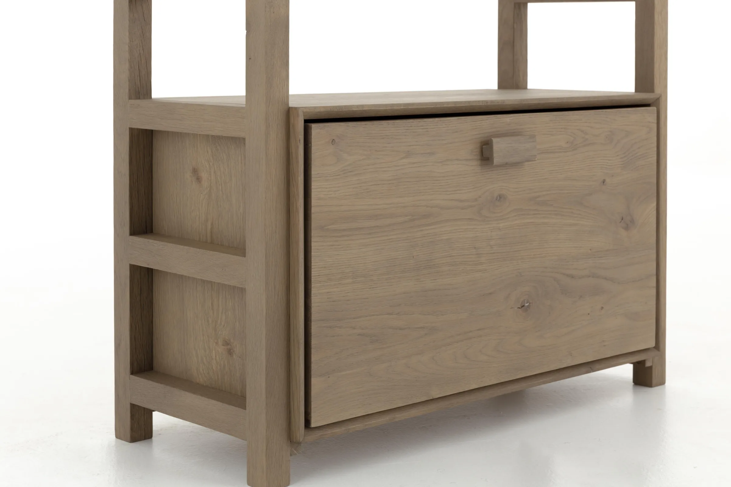 Flamant Aber, Schoenenrek, Verweerd Eikenhout, Met Kastroede^ Kasten