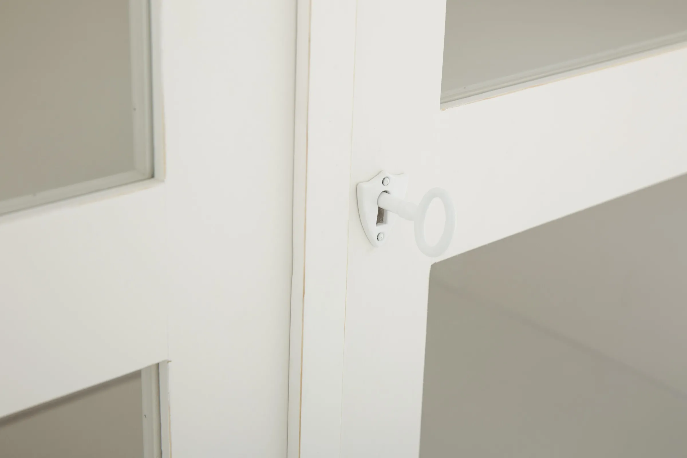 Flamant Brest, Vitrinekast, 2 Deuren En 4 Lades^ Kasten