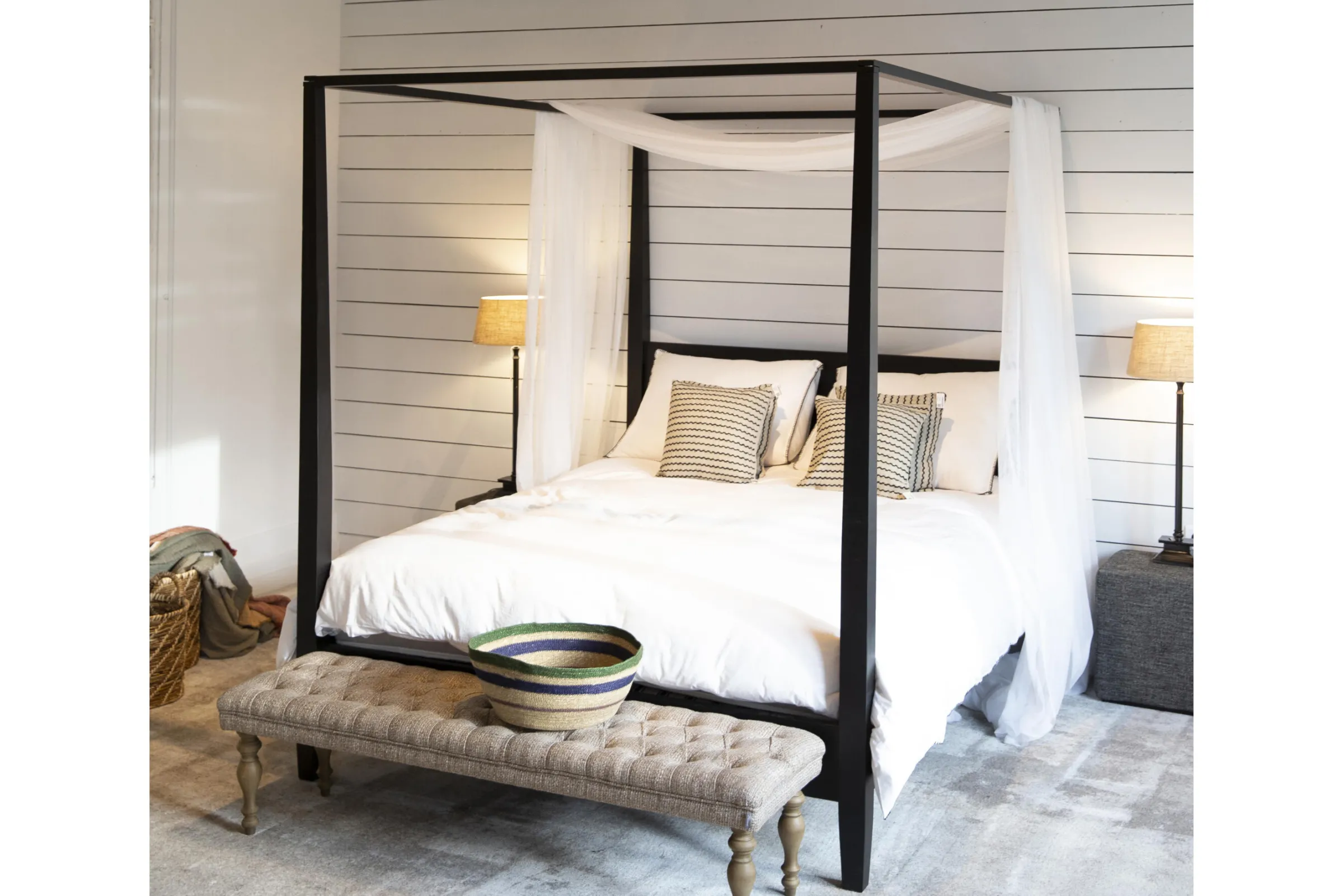 Flamant Cape Cod, Hemelbed, Zwart, 180 Cm^ Bedden