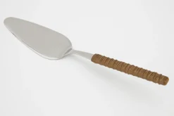 Flamant Korba, Caker-Server^ Bestek